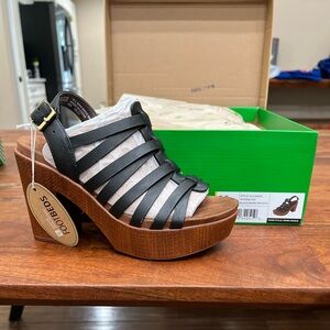 White Mountain Foot Bed Black Platform Heels